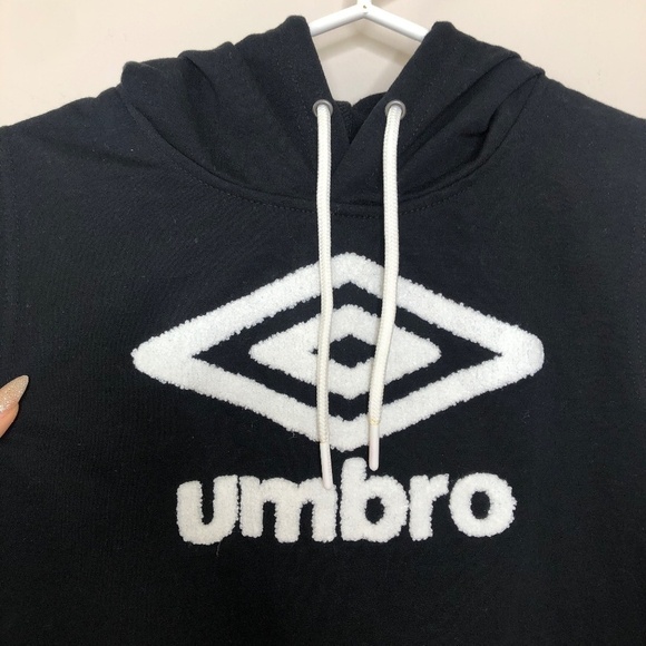 NWOT Umbro Black Sleevless Hooded Cropped Sweatshirt - Picture 6 of 6